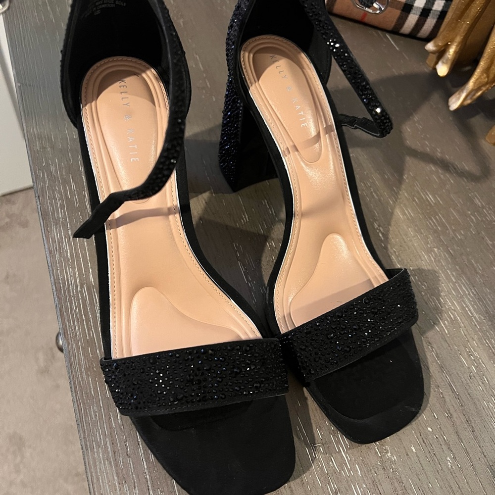 Kelly & Katie Black Heels with Open-Toe Design and Textured Fabric